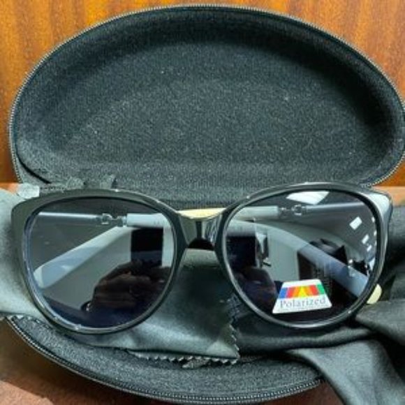 COPY - NWT Le Chic Polarized sunglass Black/Gray - Picture 7 of 8